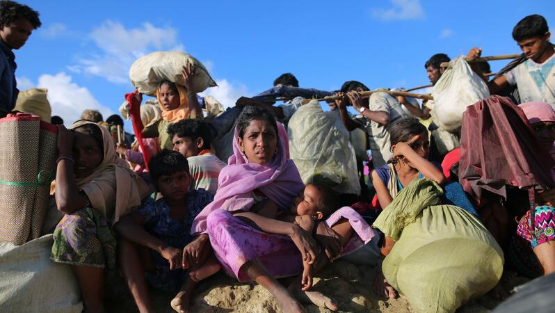 Schutzsuchende Rohingya, die vor den Gewalttaten des myanmarischen Militärs nach Bangladesch geflohen sind
