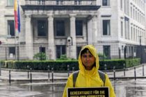 Mitglieder von Amnesty International trotzten am 23. Juni Wind und Wetter und haben in Berlin eine Mahnwache vor der spanischen Botschaft abgehalten.